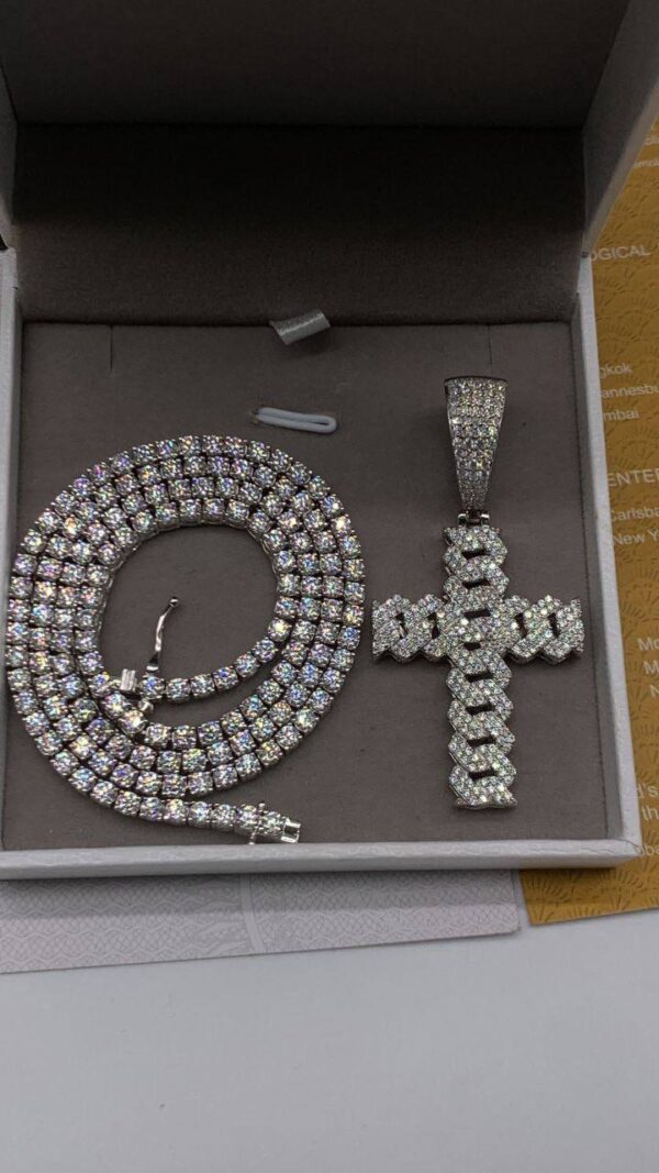 MOISSANITE NECKLACE