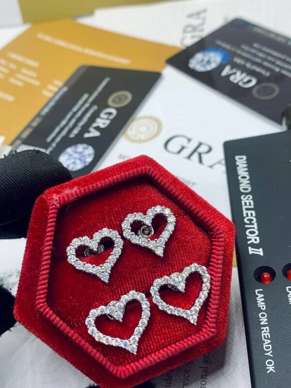 LOVE SHAPE EARRINGS - Image 2