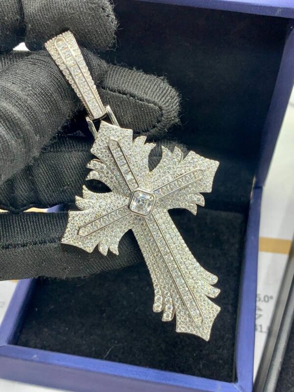 FLOWER CROSS PENDANT