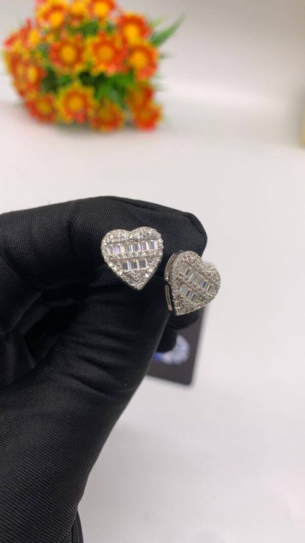 LOVE SHAPE EARRINGS