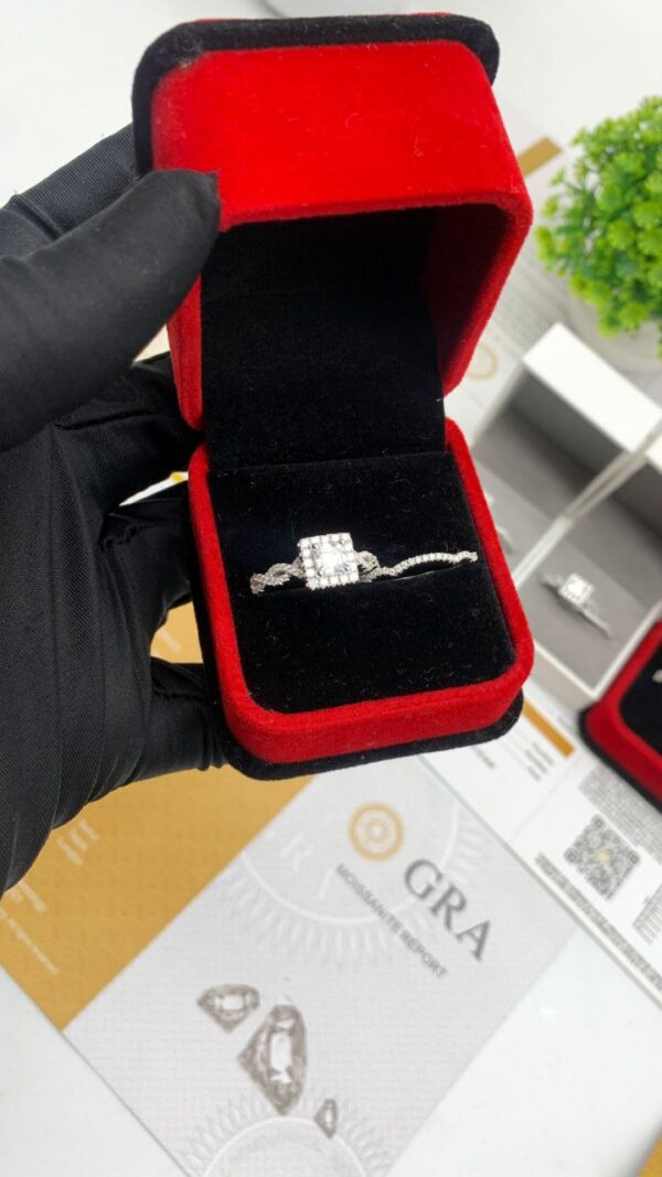 ENGAGEMENT RING - Image 2