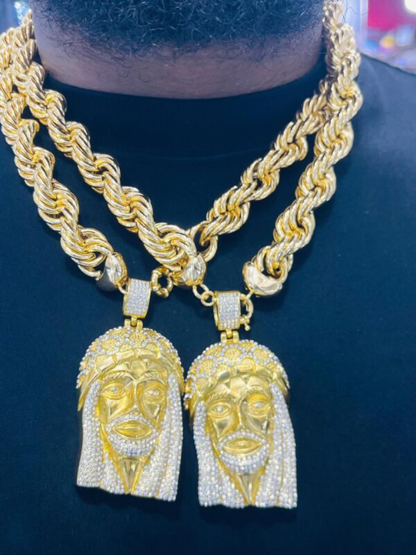 JESUS PENDANT & TWIST ROPE CHAIN