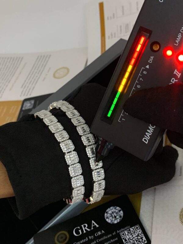 BEGUETTE CUT BRACELET - Image 2