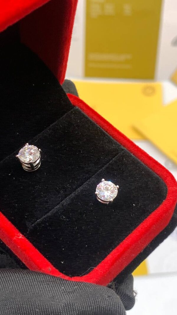 MAGNETIC EARRINGS - Image 2