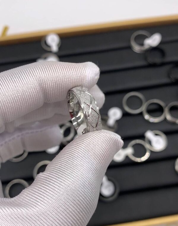 WEDDING BAND/RING