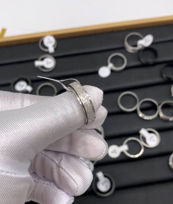 WEDDING BAND/RING