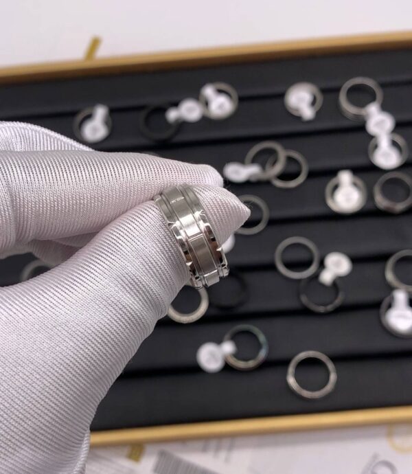 WEDDING BAND/RING