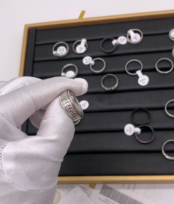 WEDDING BAND/RING