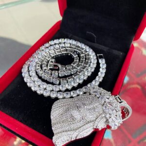 ZIRCONIA JESUS KING PENDANT
