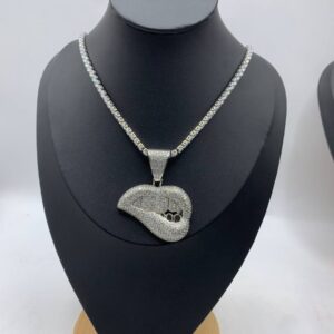ZIRCONIA SEXY LIP NECKLACE