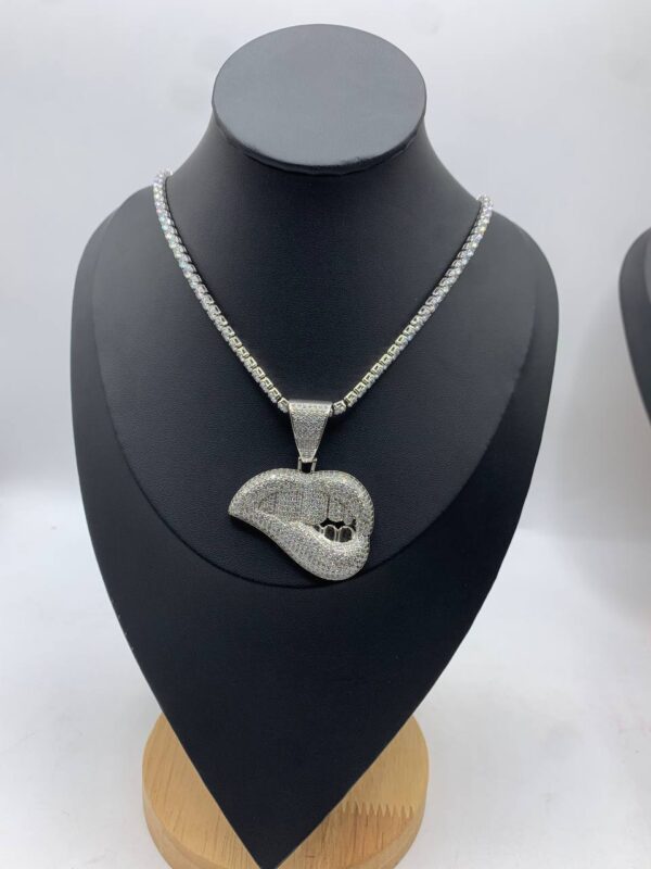 ZIRCONIA SEXY LIP NECKLACE