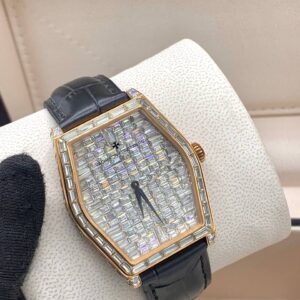V C WRISTWATCH