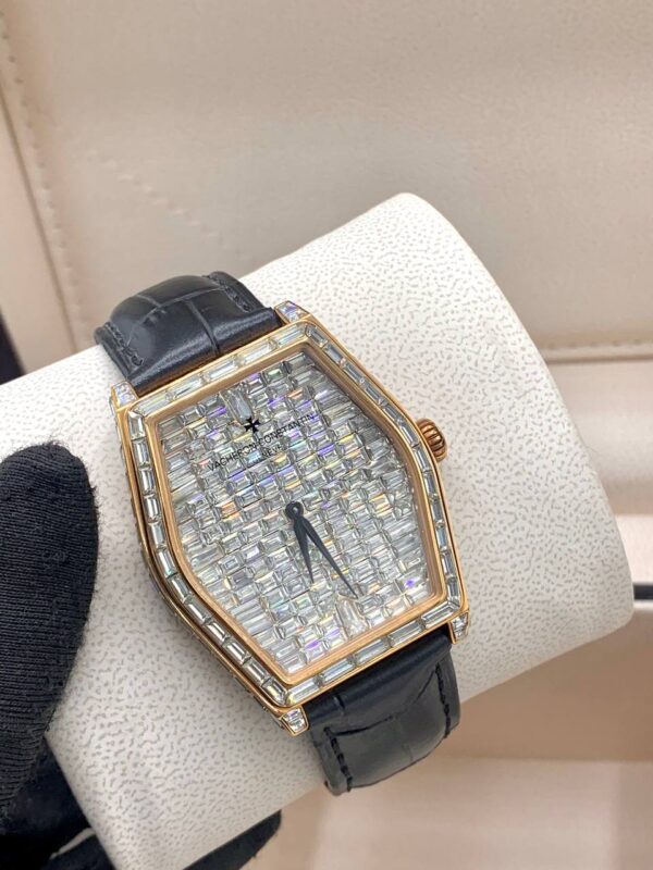 V C WRISTWATCH
