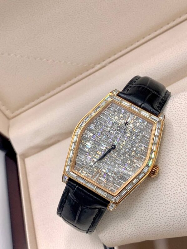 V C WRISTWATCH - Image 2