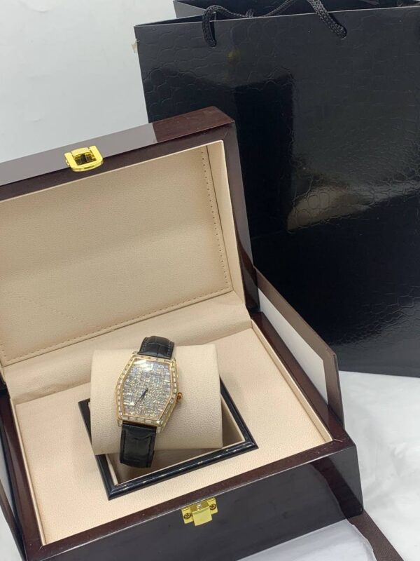 V C WRISTWATCH - Image 3