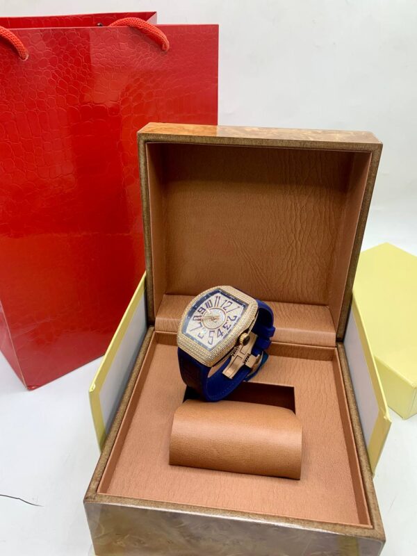 FASHION WRISTWATCH - Image 4